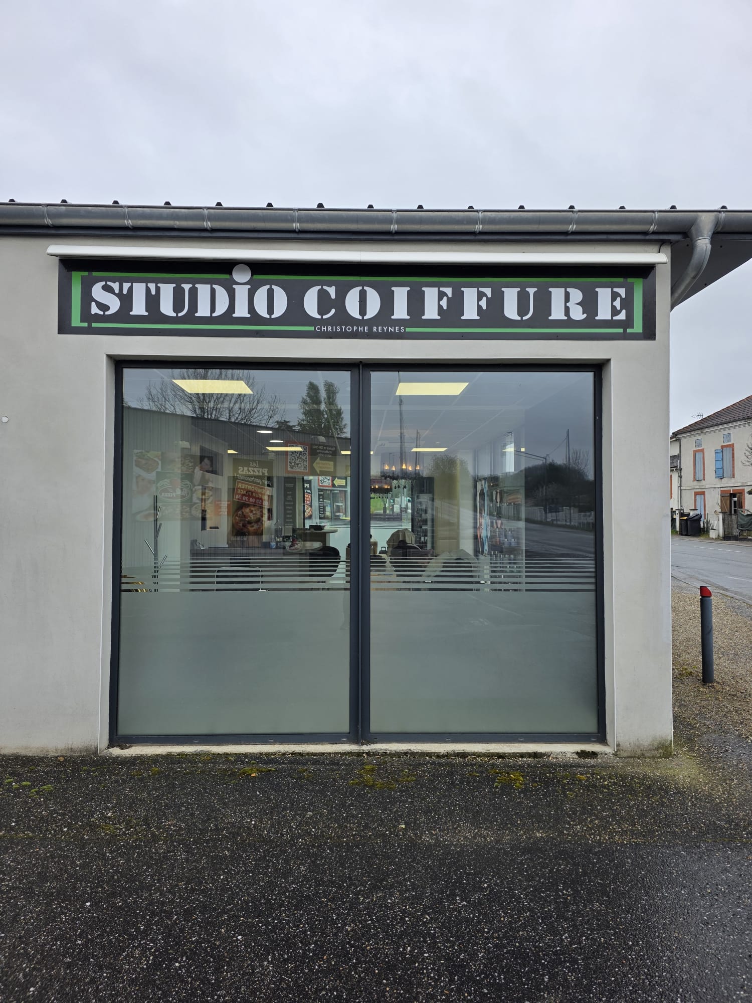 Salon Studio Coiffure après pose de film dépoli